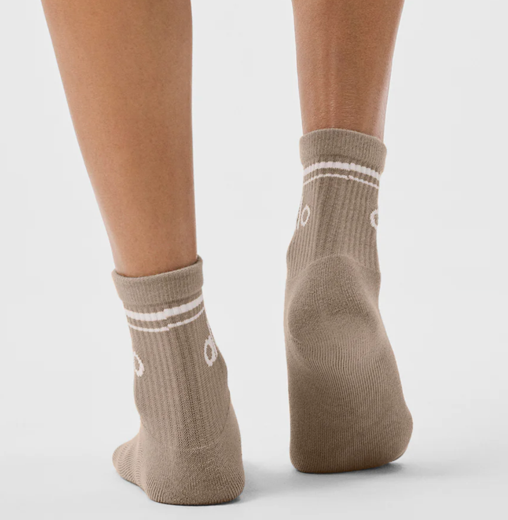 Alo Yoga Unisex Half-Crew Throwback Sock