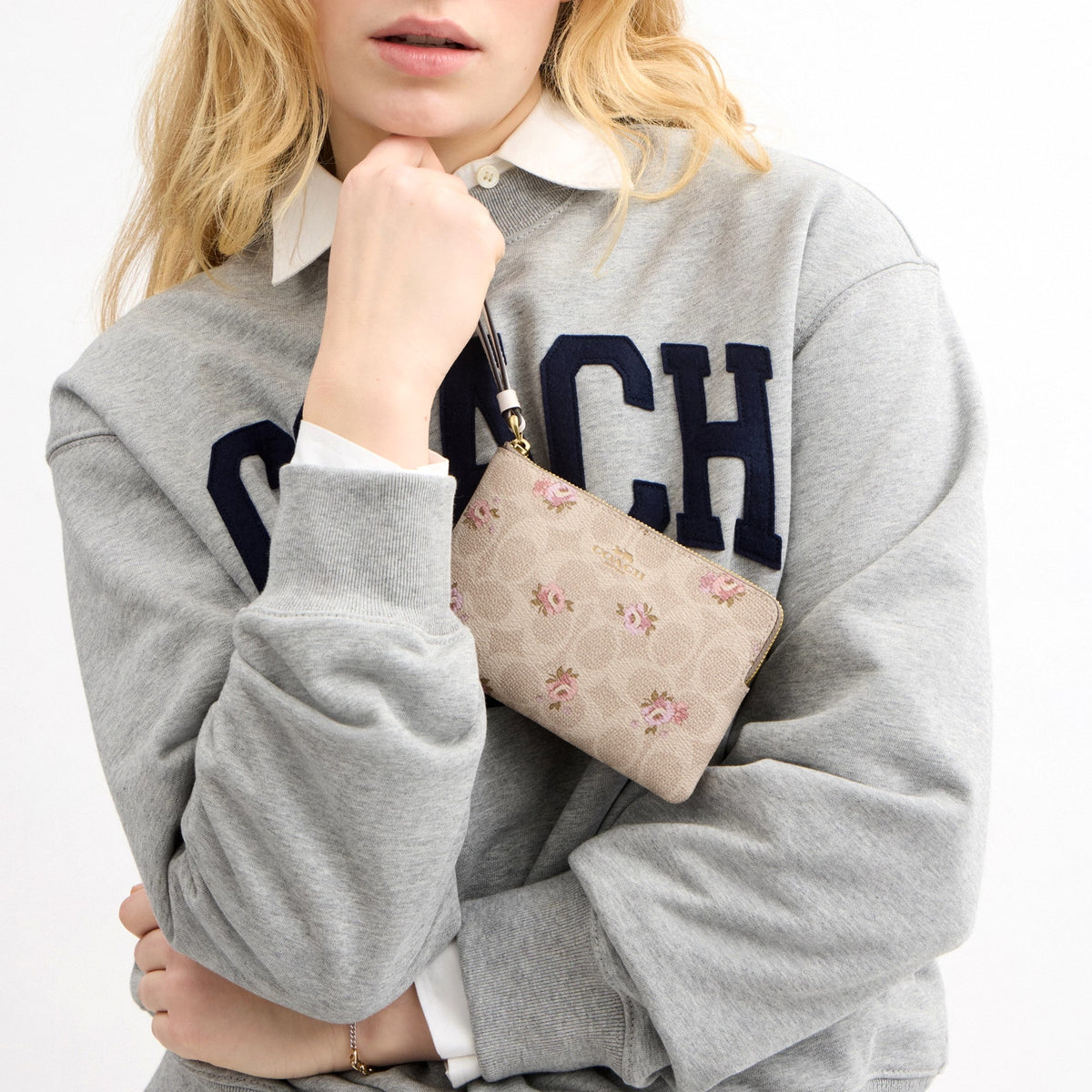 Coach Corner Zip Wristlet In Signature Canvas With Floral Print - Gold/Sand Multi