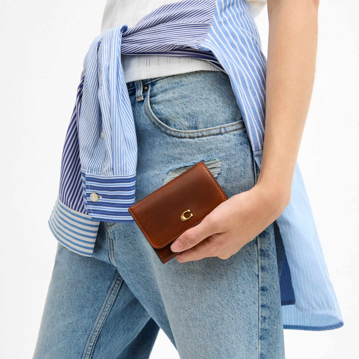 Coach Essential Flap Card Case In Loved Leather - Brass/Brown