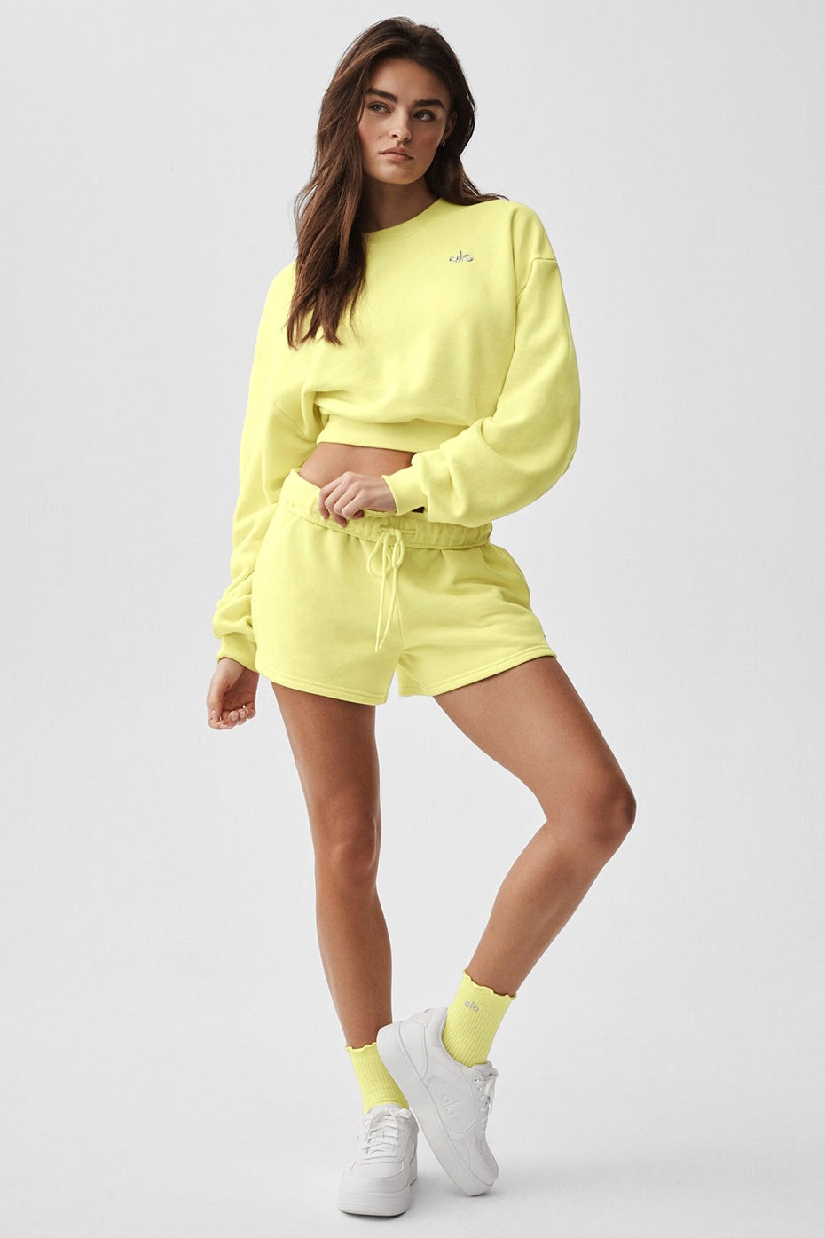 Alo Yoga Cropped Accolade Crewneck - Sunshine