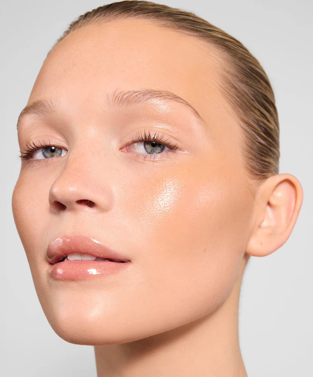 REFY Lip Gloss - TOPAZ