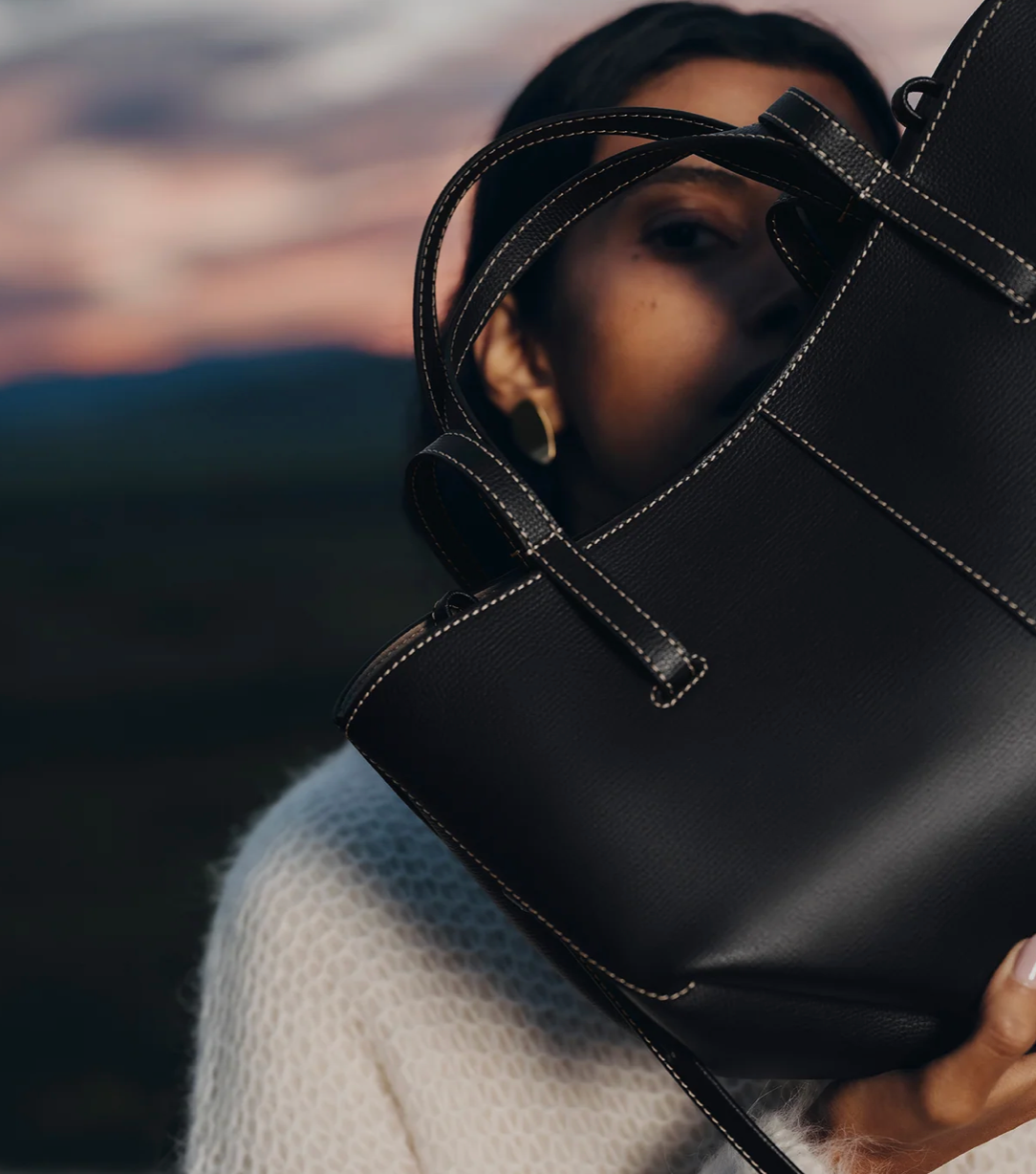 Cyme Mini EDITION TEXTURED BLACK WITH ECRU STITCHING