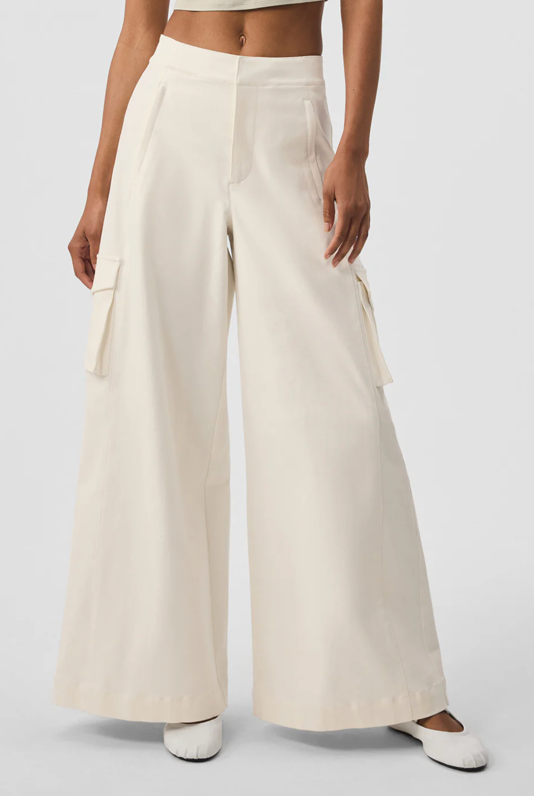 Alo Yoga Show Off Cargo Wide Leg Trouser (Regular)