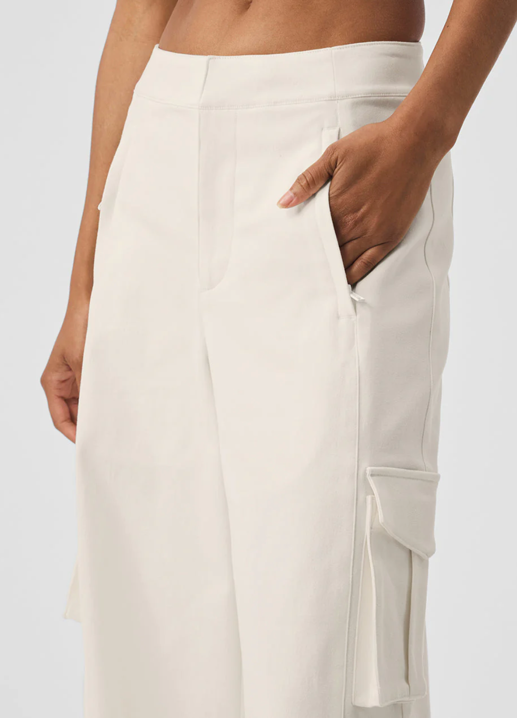 Alo Yoga Show Off Cargo Wide Leg Trouser (Long)