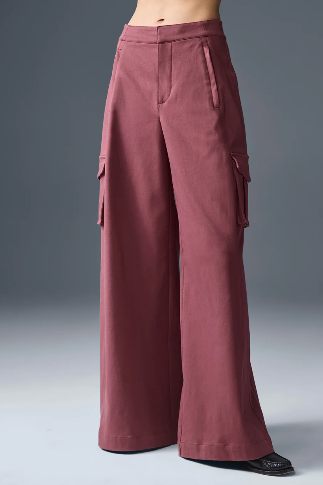 Alo Yoga Show Off Cargo Wide Leg Trouser (Long)