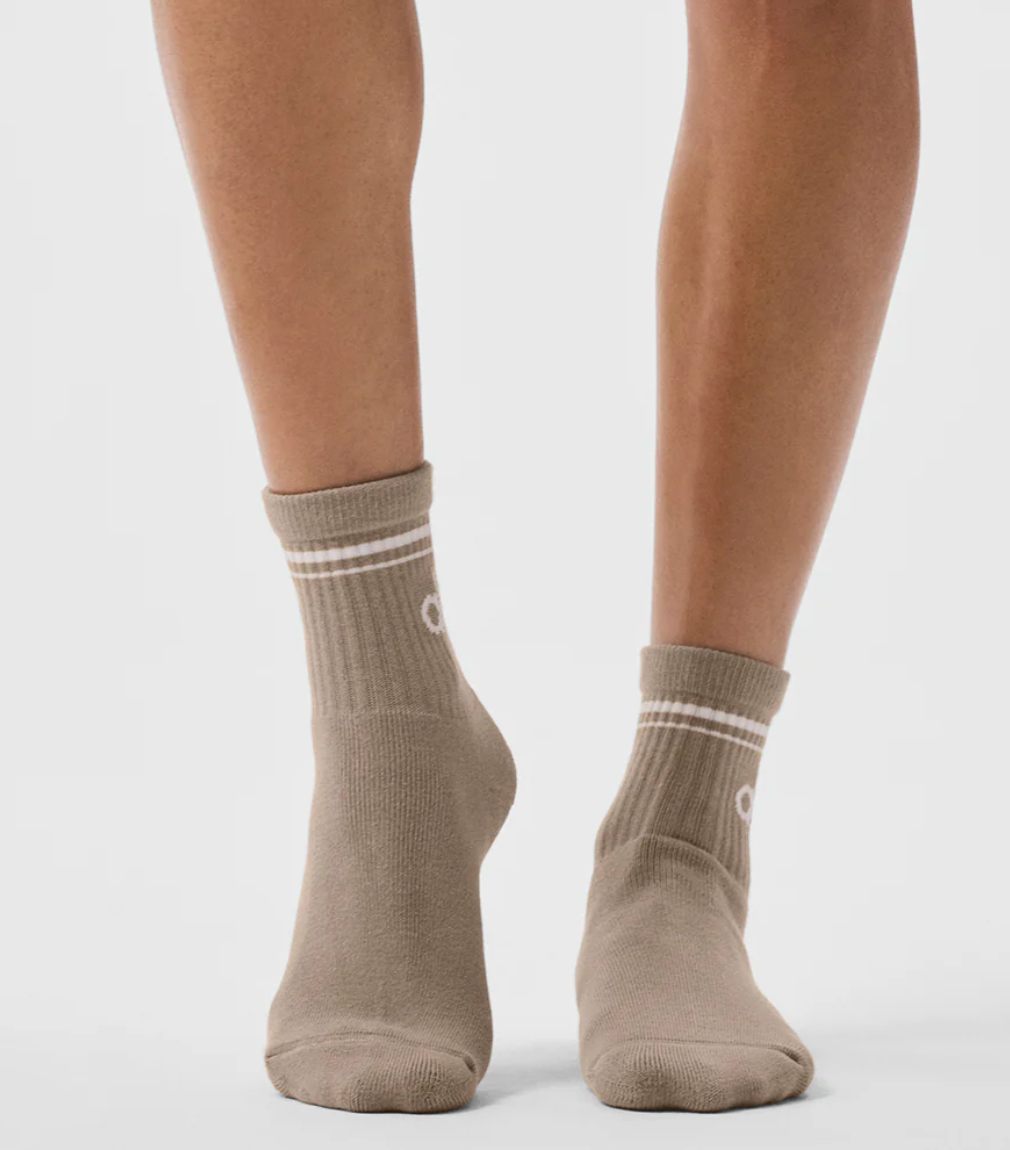 Alo Yoga Unisex Half-Crew Throwback Sock