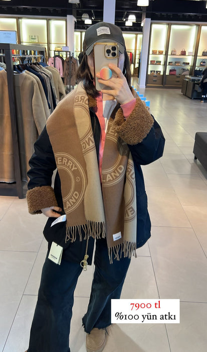 Burberry Scarf %100 wool