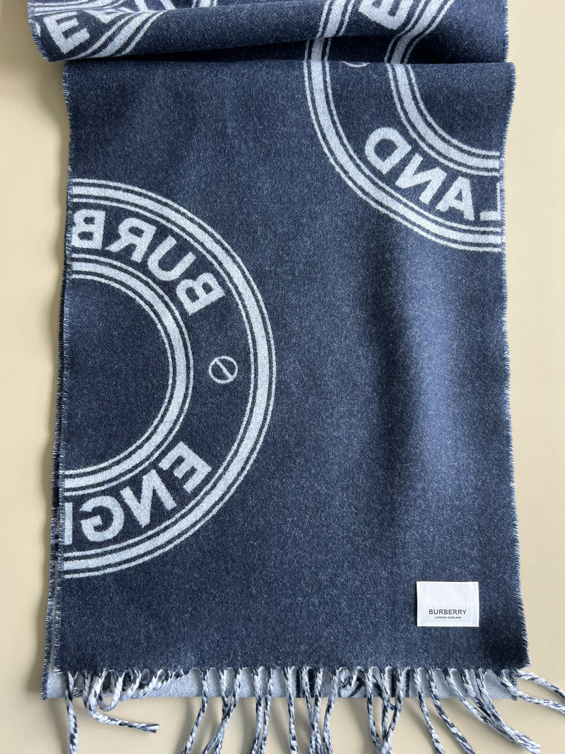 Burberry Scarf %100 wool