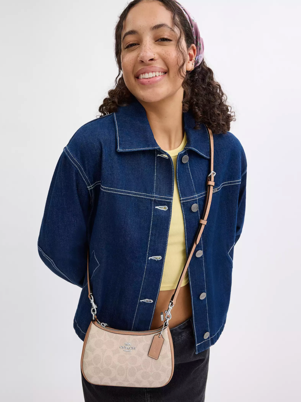Coach Teri Mini Crossbody Bag In Signature Canvas Kadın Çanta