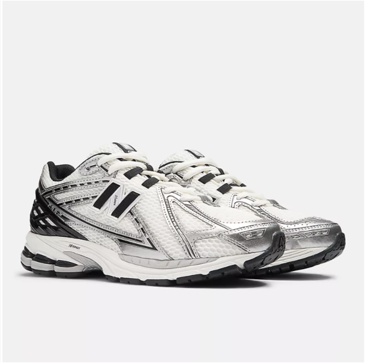 New Balance 1906r Silver metalic with Black Unisex Sneaker