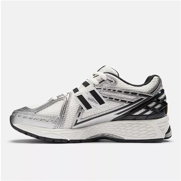 New Balance 1906r Silver metalic with Black Unisex Sneaker