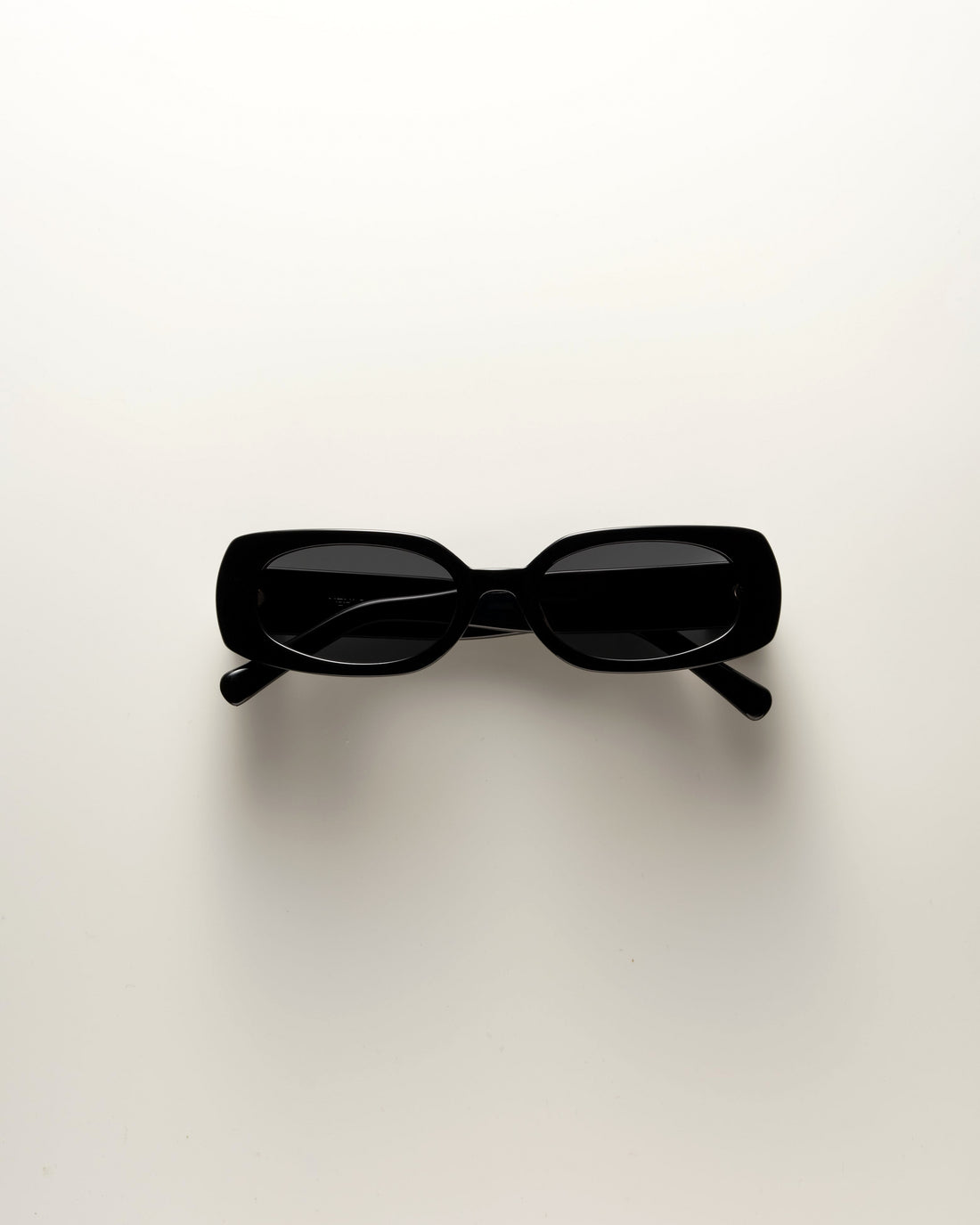 VEHLA Olsen Sunglasses - Black/Smoke
