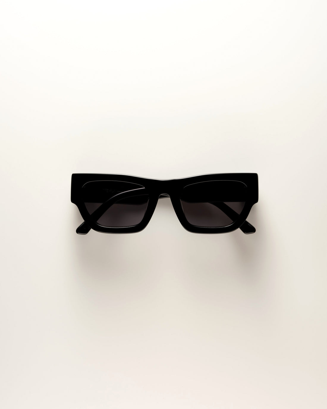 VEHLA Finn Sunglasses - Black/Smoke