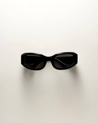 VEHLA Gia Sunglasses - Black/Smoke
