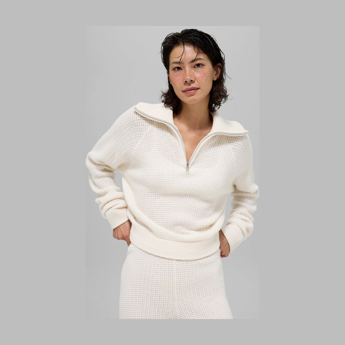 Alo Yoga Cashmere Plush Waffle 1/4 Zip Pullover - Ivory