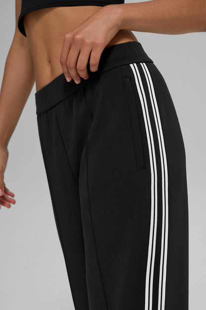 Alo Yoga Track Star Wide Leg Pant (Long) - Black