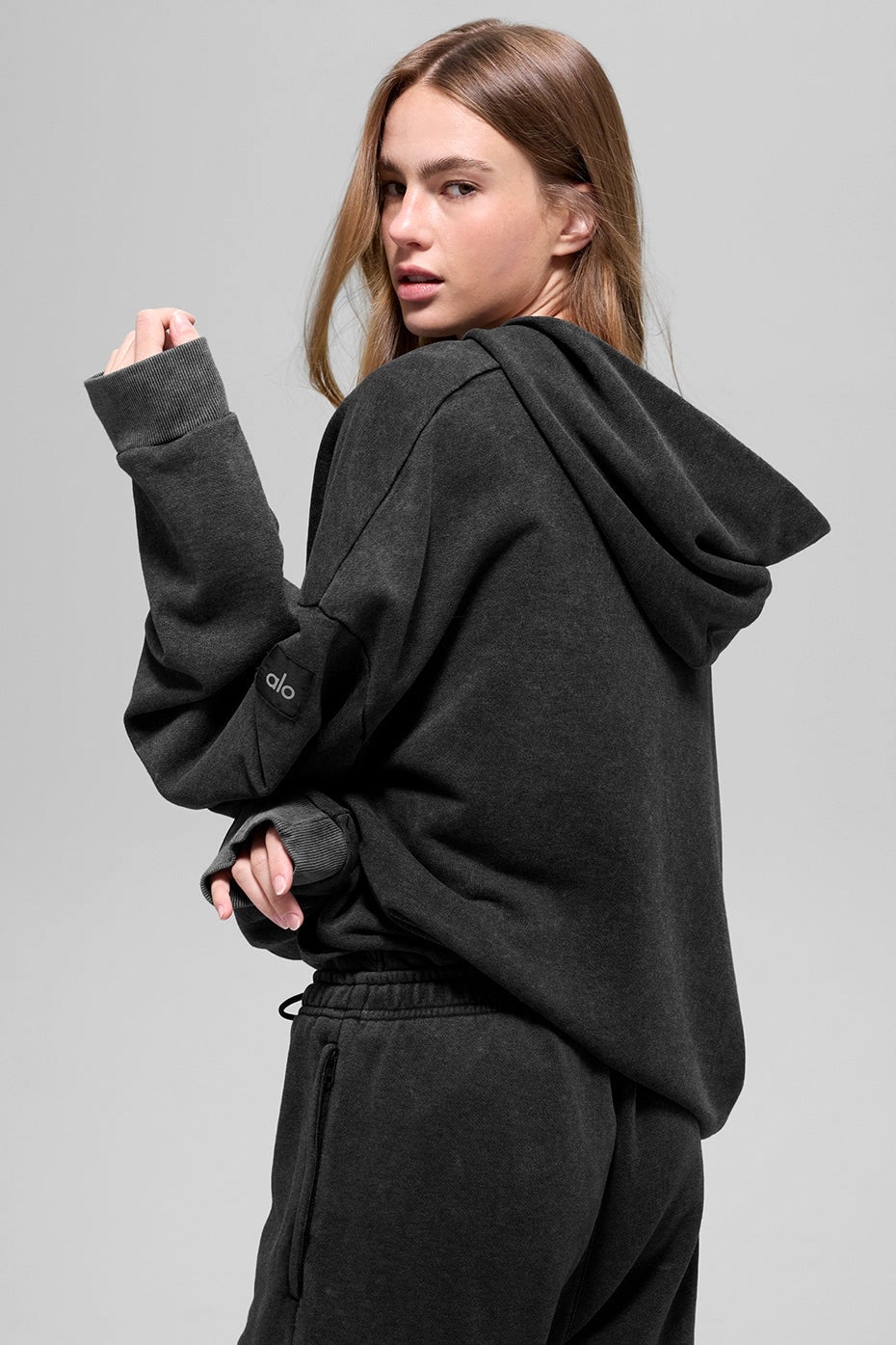 Alo Yoga Chill Vintage Wash Hoodie - Black Wash