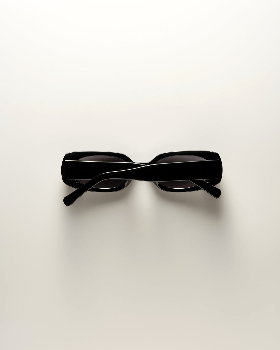 VEHLA Olsen Sunglasses - Black/Smoke