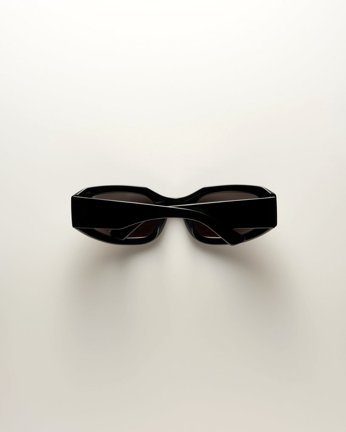 VEHLA Gia Sunglasses - Black/Smoke