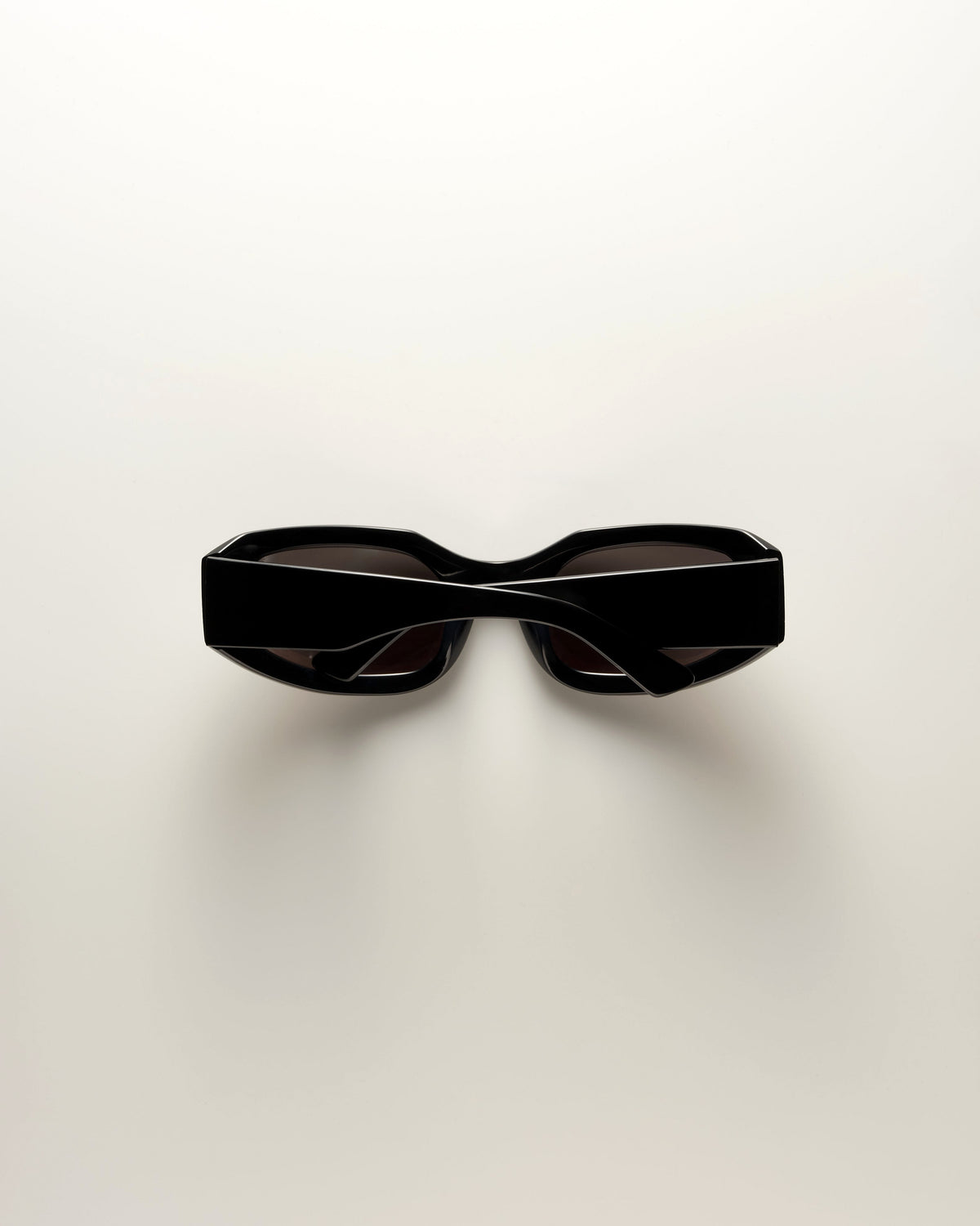 VEHLA Gia Sunglasses - Black/Smoke
