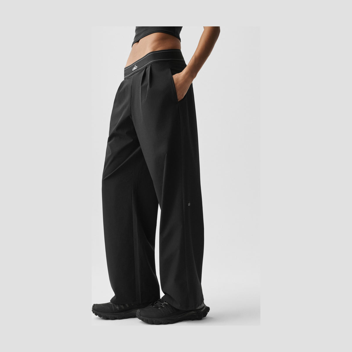 Alo Yoga Suit Up Trouser (Short) - Black