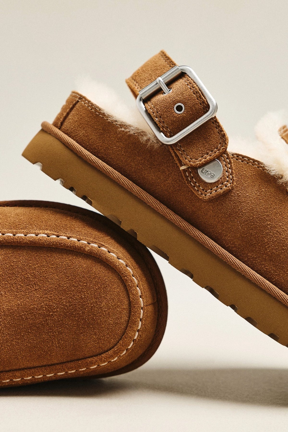 UGG Goldenstar Evelina Clogs - Chestnut