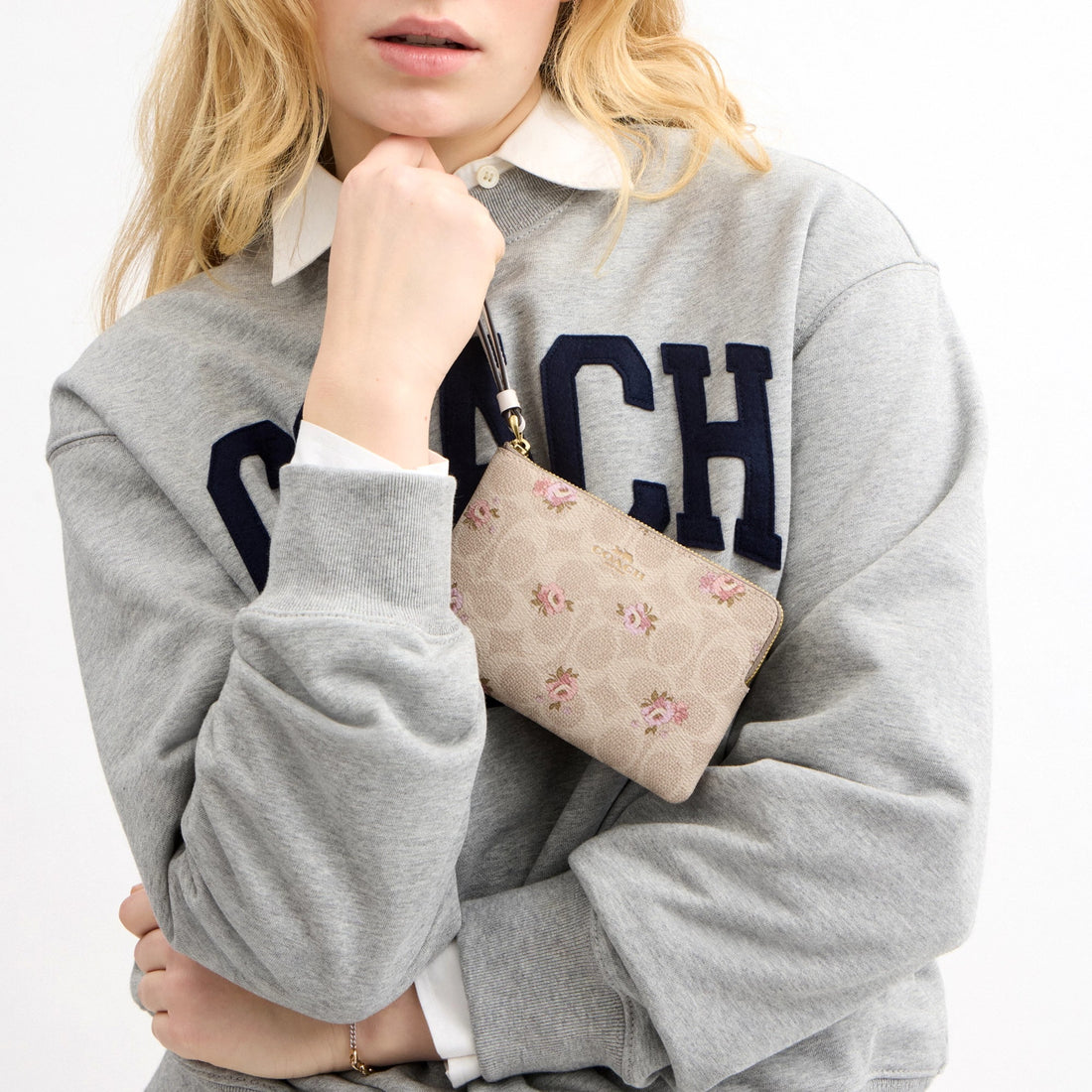 Coach Corner Zip Wristlet In Signature Canvas With Floral Print - Gold/Sand Multi