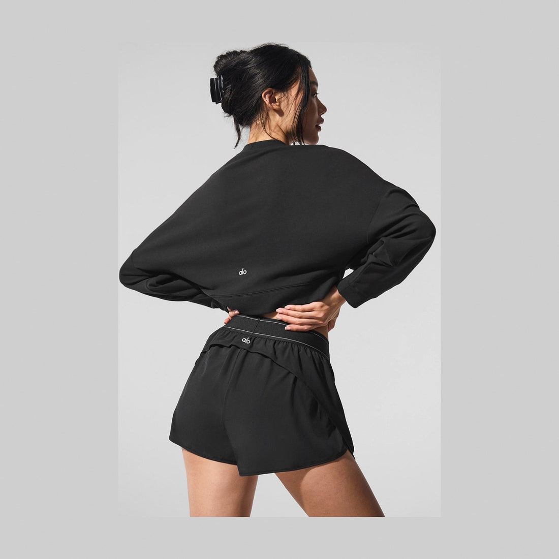 Alo Yoga Cropped Sway Crew Neck Pullover - Black