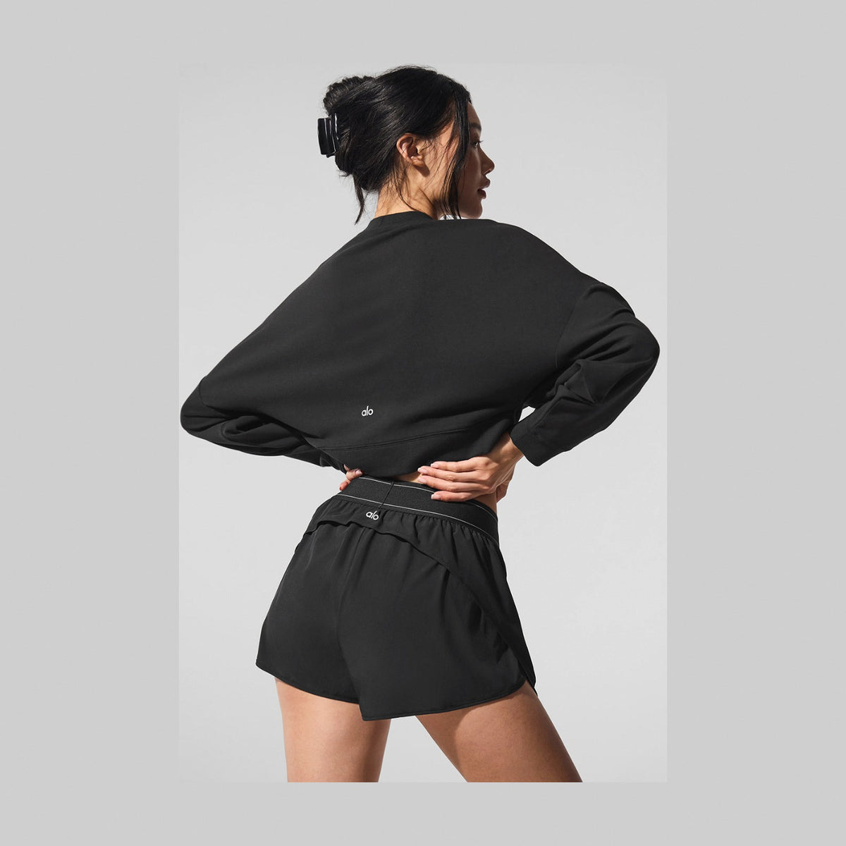 Alo Yoga Cropped Sway Crew Neck Pullover - Black