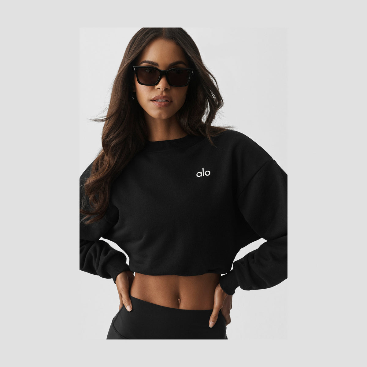 Alo Yoga Cropped Accolade Crewneck - Black