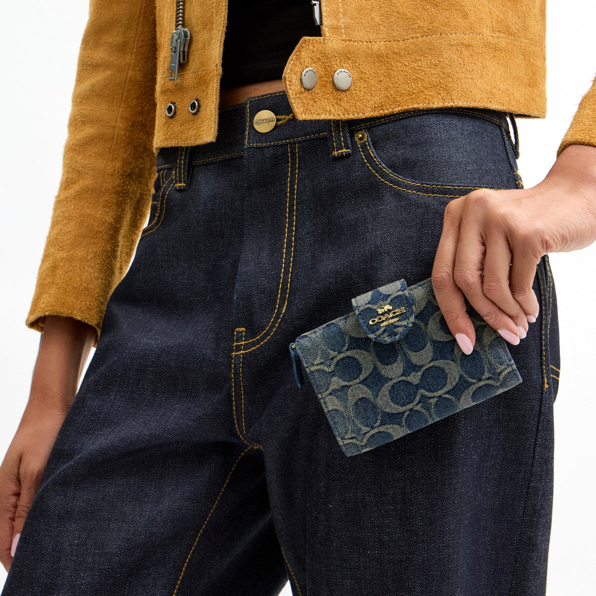 Coach Medium Corner Zip Wallet In Signature Regenerative Cotton Denim test - Gold/Denim