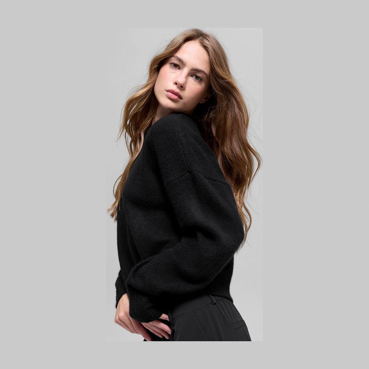 Alo Yoga Wool Cashmere Cropped New Class Crewneck Sweater - Black