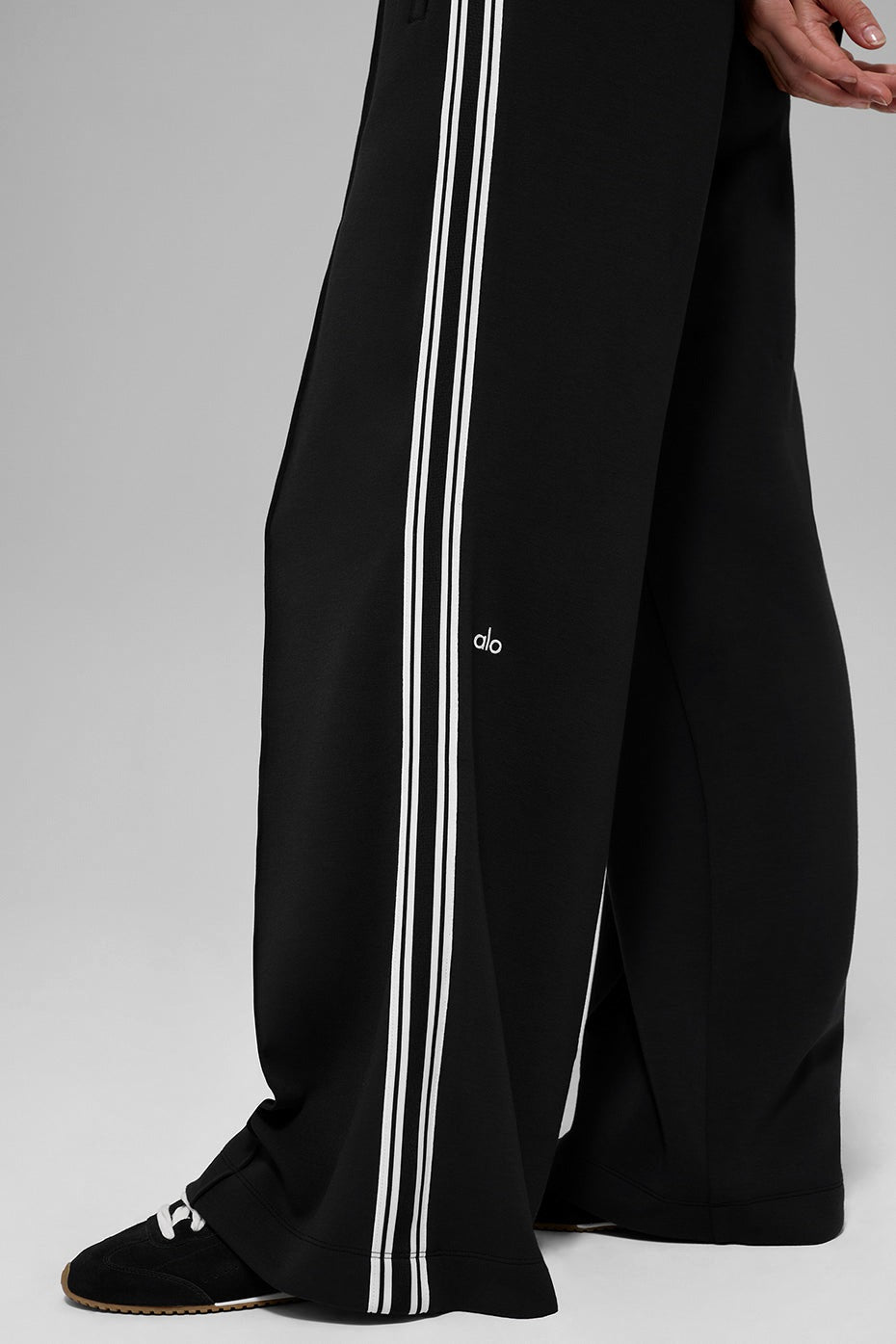 Alo Yoga Track Star Wide Leg Pant (Regular) - Black