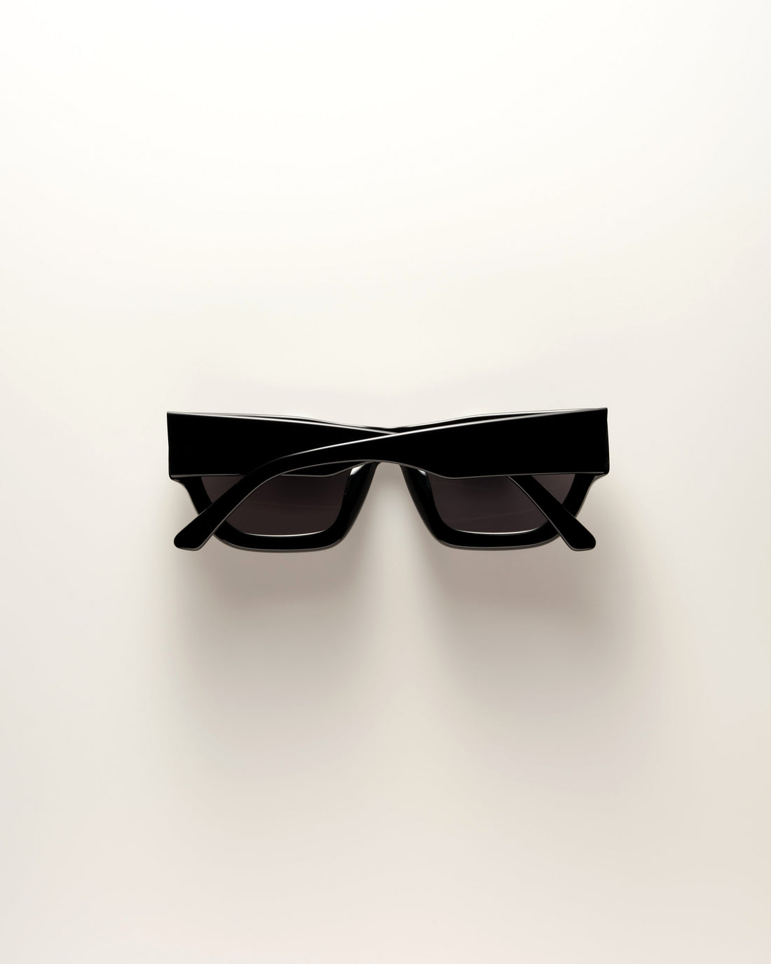 VEHLA Finn Sunglasses - Black/Smoke