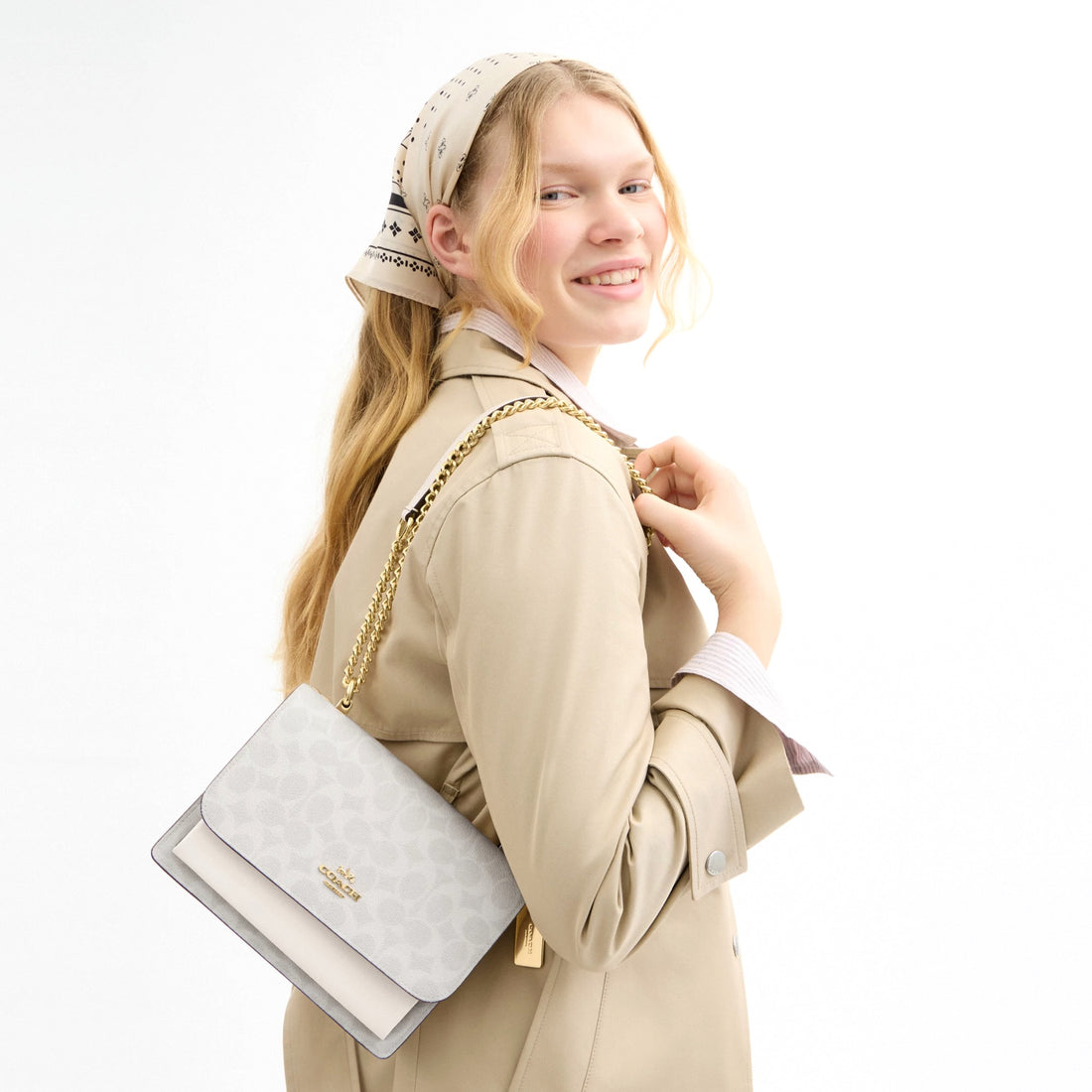 Coach Klare Crossbody Bag In Signature Canvas - Gold/White/Chalk