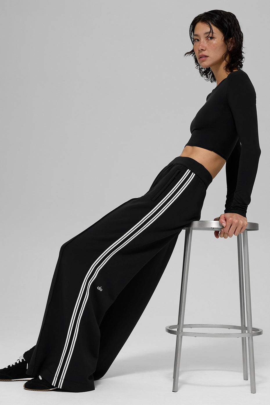 Alo Yoga Track Star Wide Leg Pant (Regular) - Black