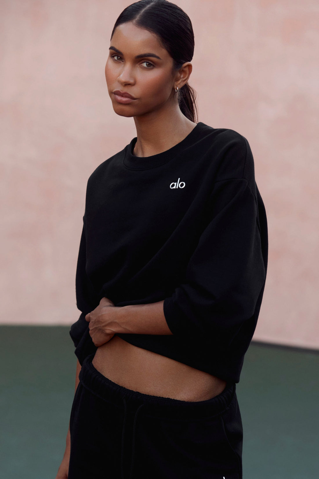 Alo Yoga Accolade Crew Neck Pullover - Black