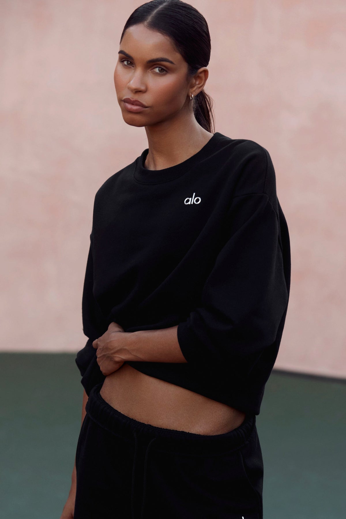 Alo Yoga Accolade Crew Neck Pullover - Black
