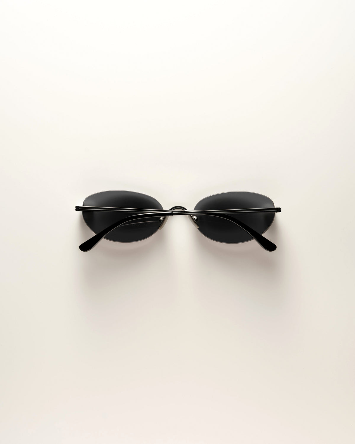VEHLA Cleo Sunglasses - Black/Smoke
