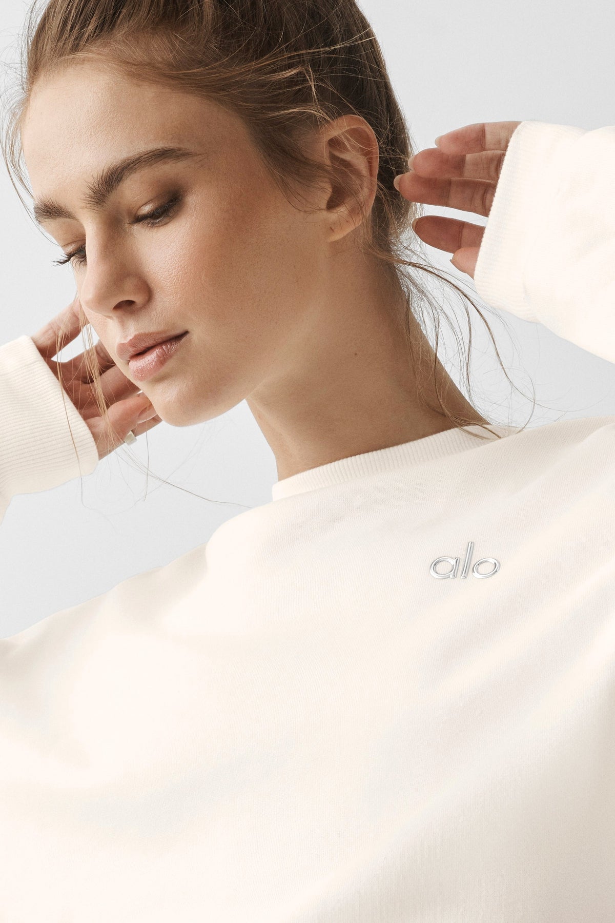 Alo Yoga Cropped Accolade Crewneck - Ivory