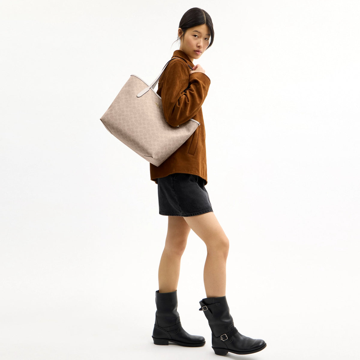 Coach City Tote Bag In Signature Canvas - Gold/Sand/Chalk