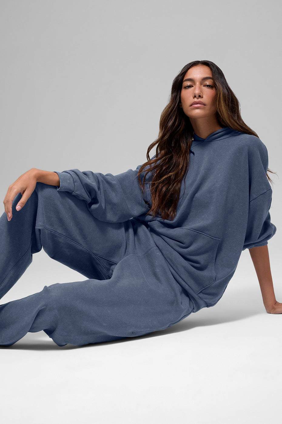 Alo Yoga Chill Vintage Wash Hoodie - Bluestone Wash