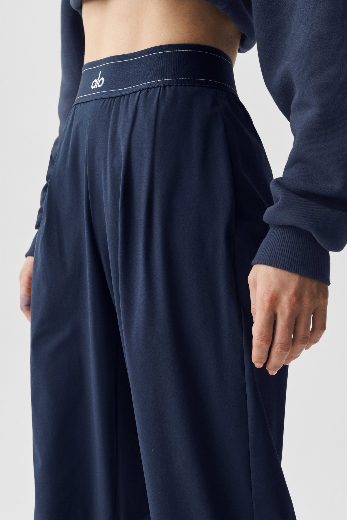 Alo Yoga Suit Up Trouser (Short) - Navy