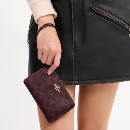 Coach Corner Zip Wristlet In Signature Canvas - Gold/Black Currant