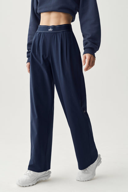 Alo Yoga Suit Up Trouser (Short) - Navy