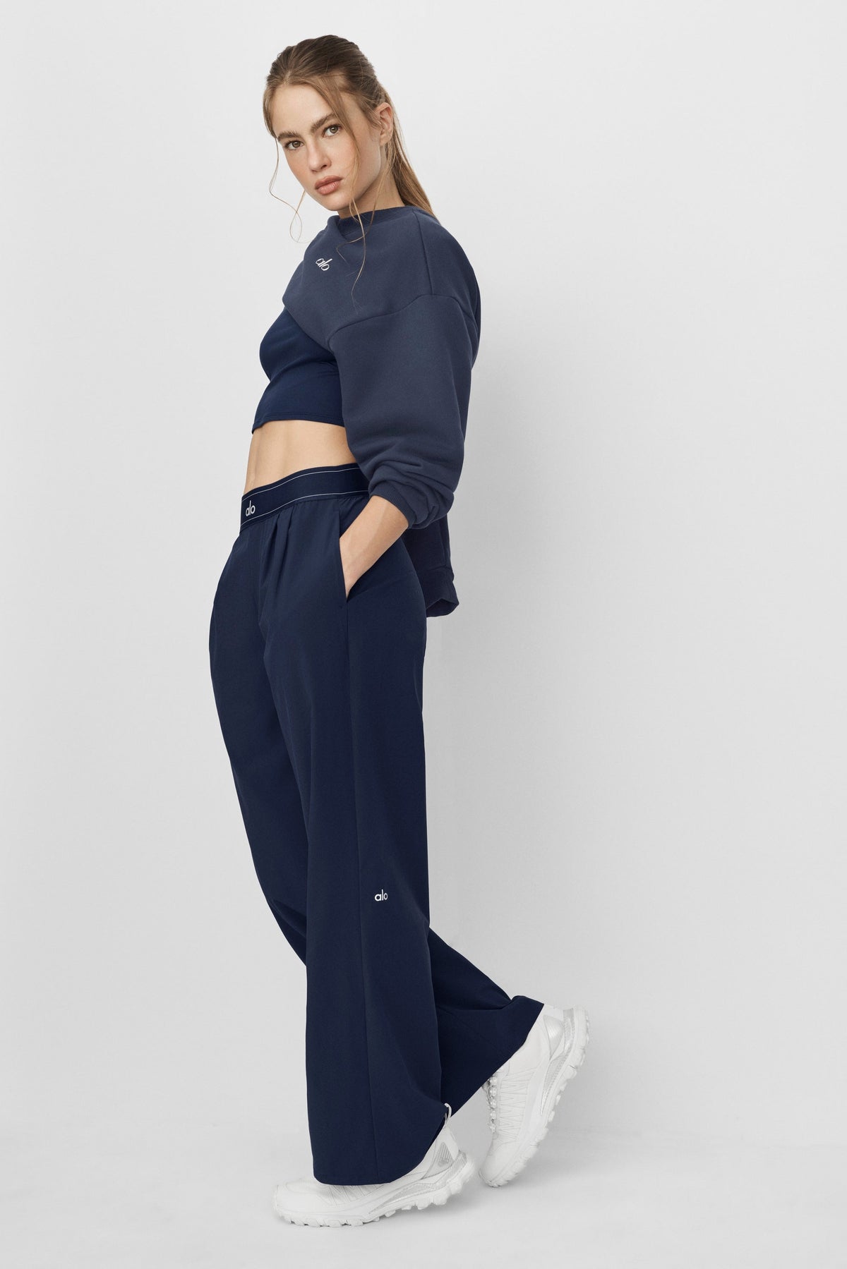 Alo Yoga Suit Up Trouser (Short) - Navy