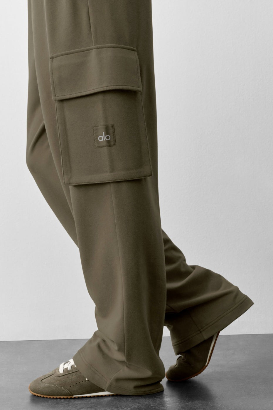 Alo Yoga Double Take Cargo Pant - Olive Tree