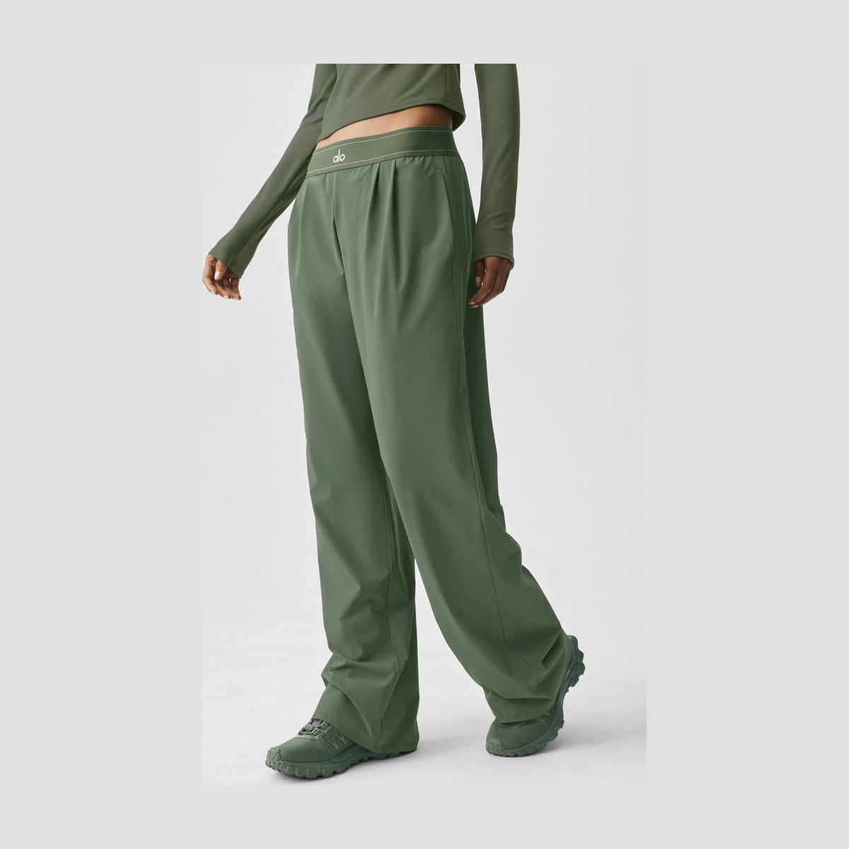Alo Yoga Suit Up Trouser (Short) - Bamboo Green