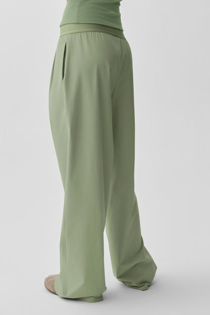 Alo Yoga Suit Up Trouser (Long) - Dune Grass