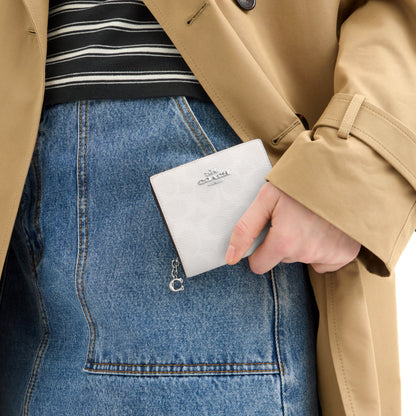 Coach Snap Wallet In Signature Canvas - Silver/White/Chalk